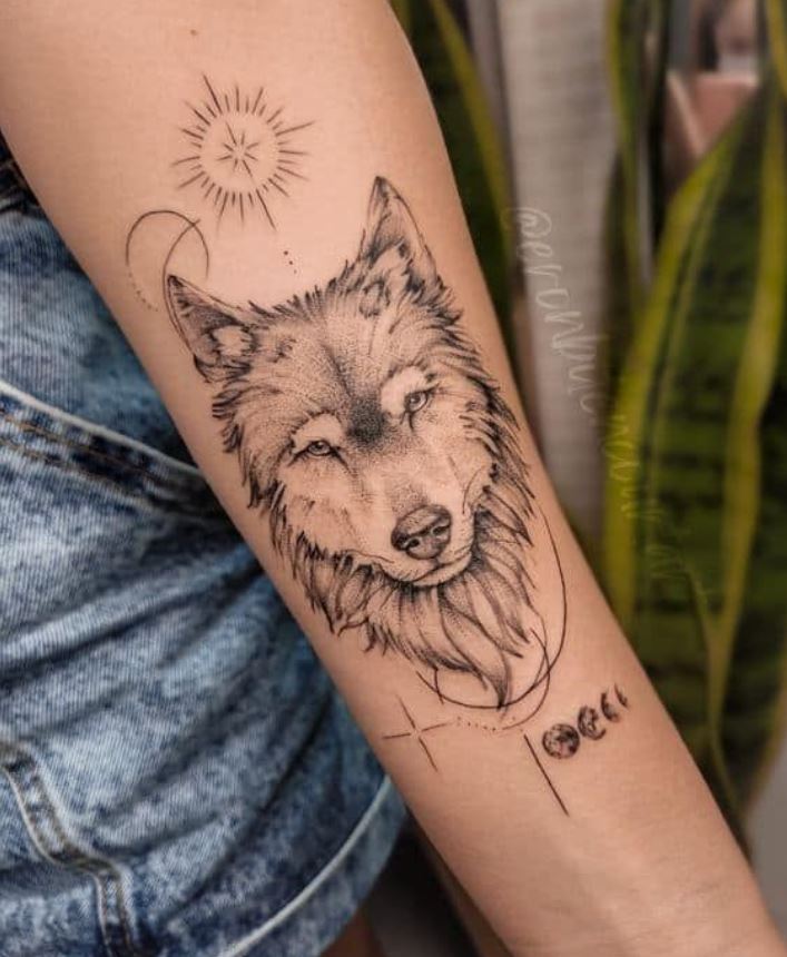 Tatouage De Loup Et Phase Lunaire 