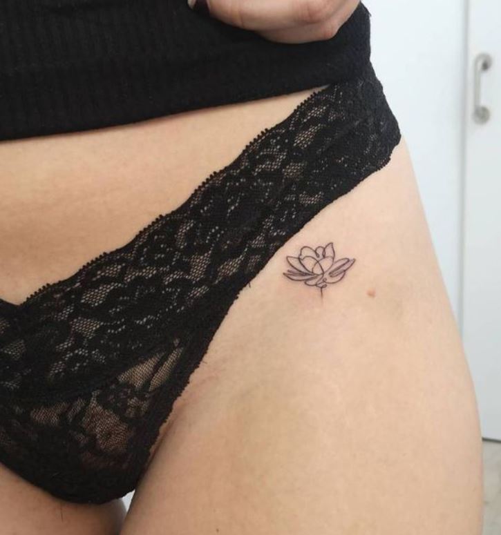 Tatouage Fleur De Lotus Minimaliste Abstrait Sur L'aine 