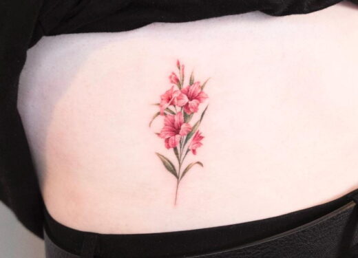Tatouage fleur minimaliste : 50 photos pour vous inspirer