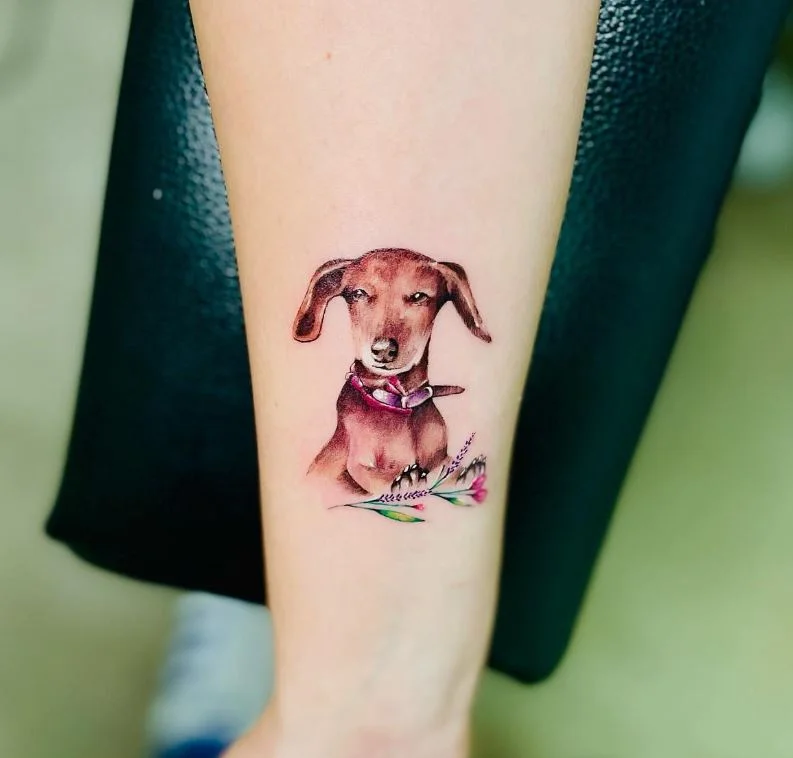 Tatouage Minimaliste Portrait De Chien Et Fleur