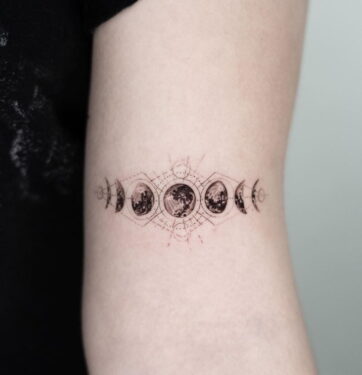 Tatouage Lune Geometrique