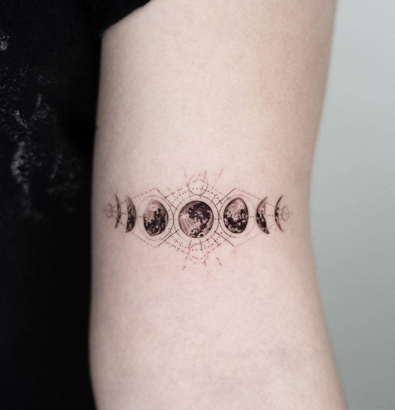 Tatouage Phases De Lune Géométrique 