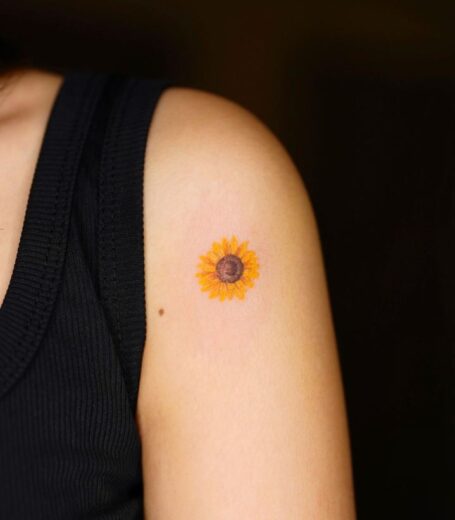 Tatouage Tournesol Discret