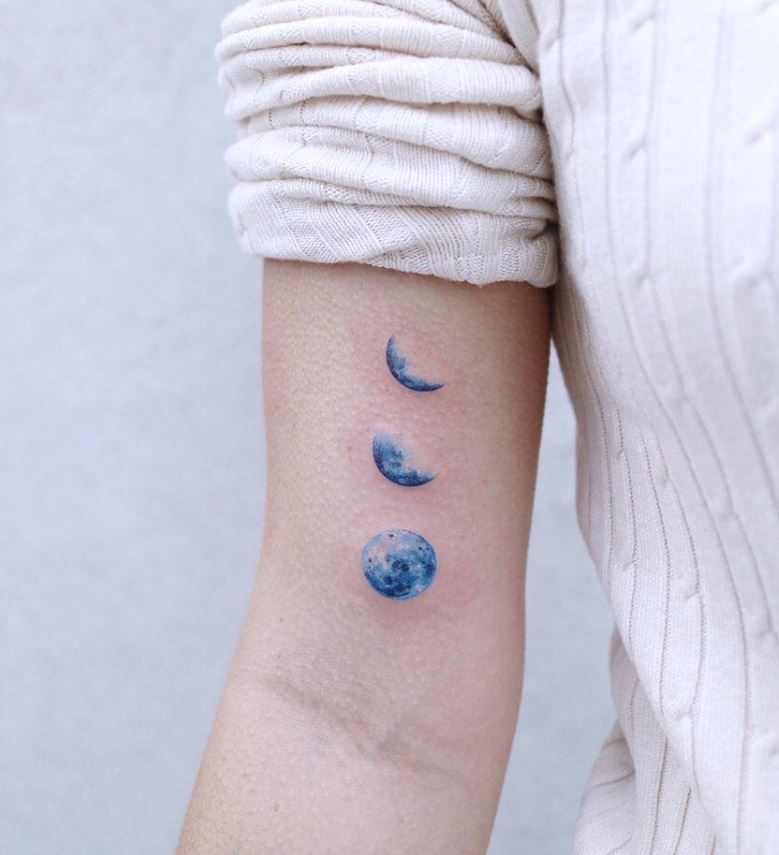 Tatouage Lune Bleue 