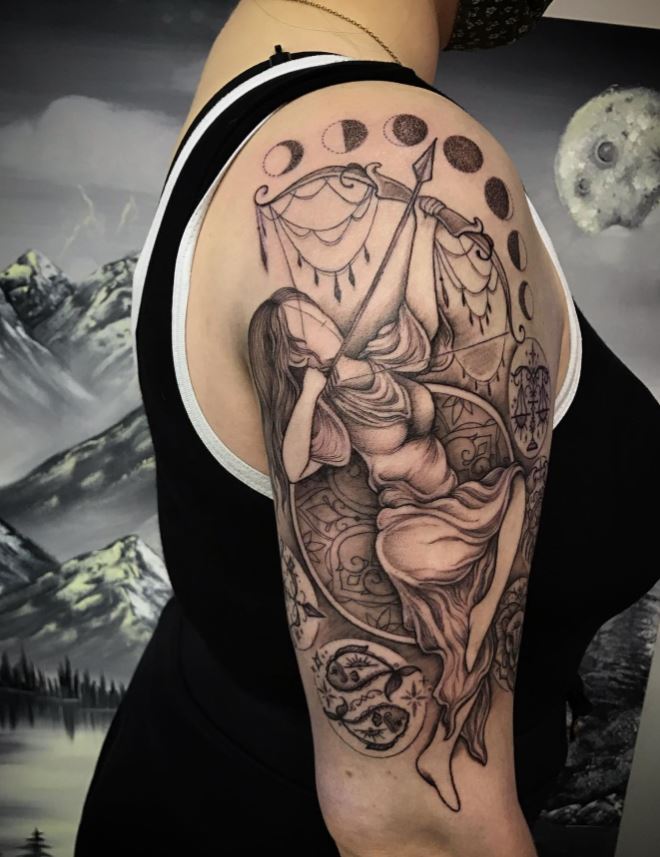 Tatouage Signe Astrologique Sagittaire Femme Fond Mandala 