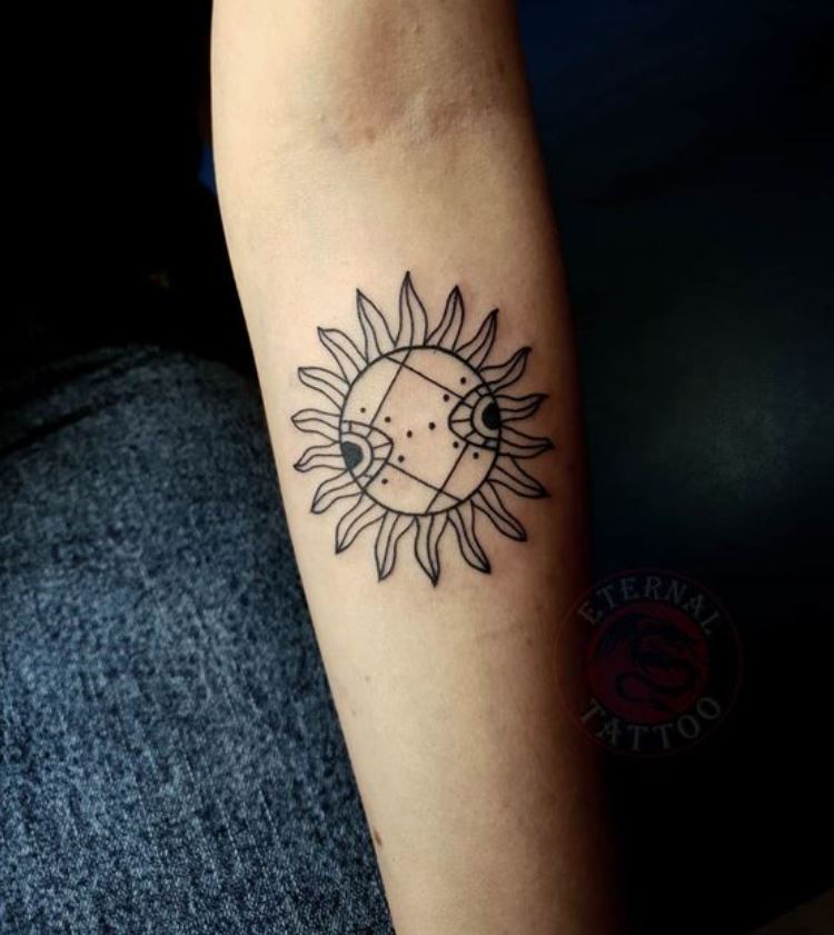 Tatouage Soleil Géométrique à Points 