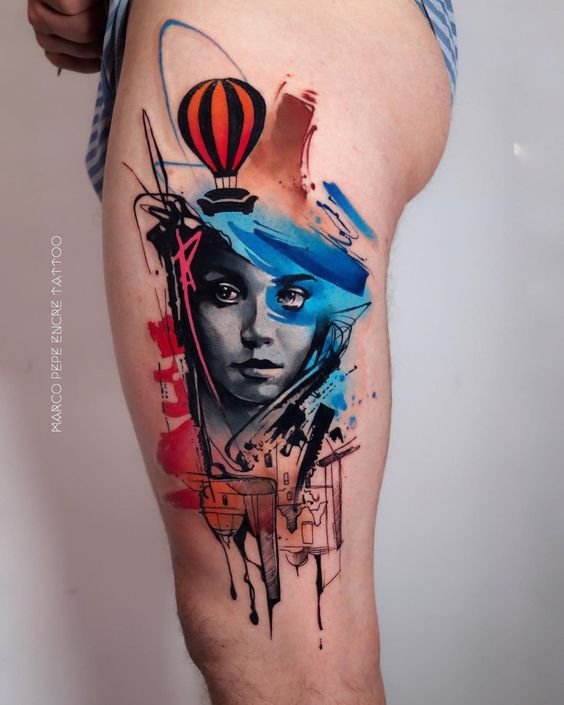 tatouage graphique Visage sur la cuisse 