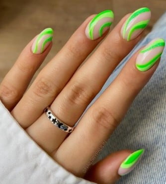 Nail art motifs vert fluo