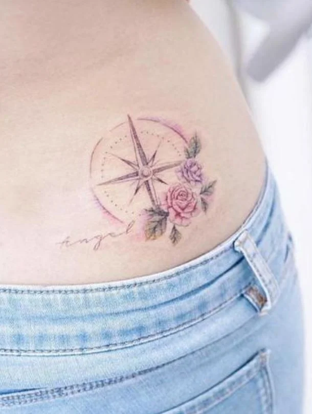 Tatouage Boussole Minimaliste, Duo De Rose Et écriture