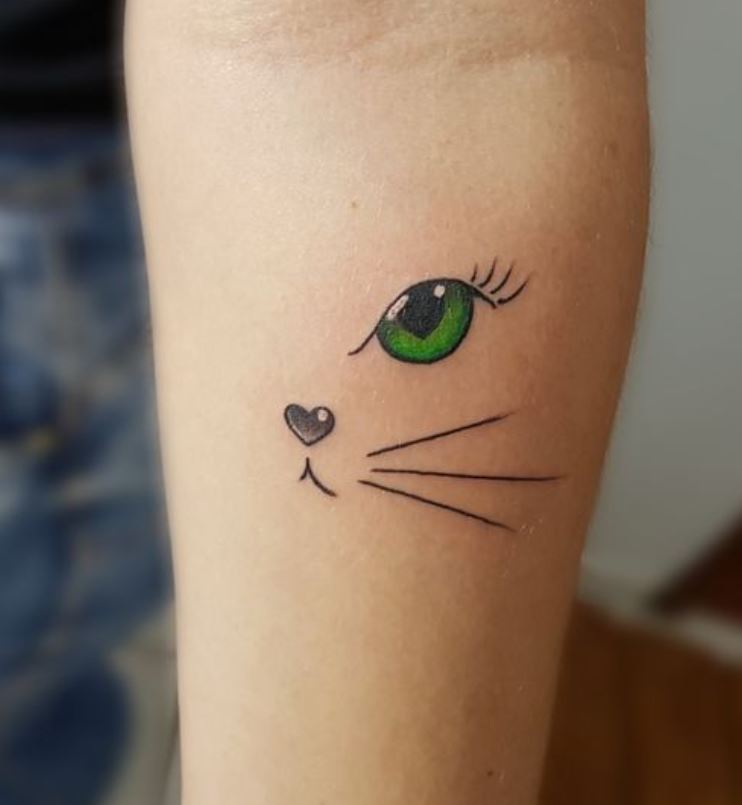 Tatouage Demi Chat Minimaliste Oeil Vert 