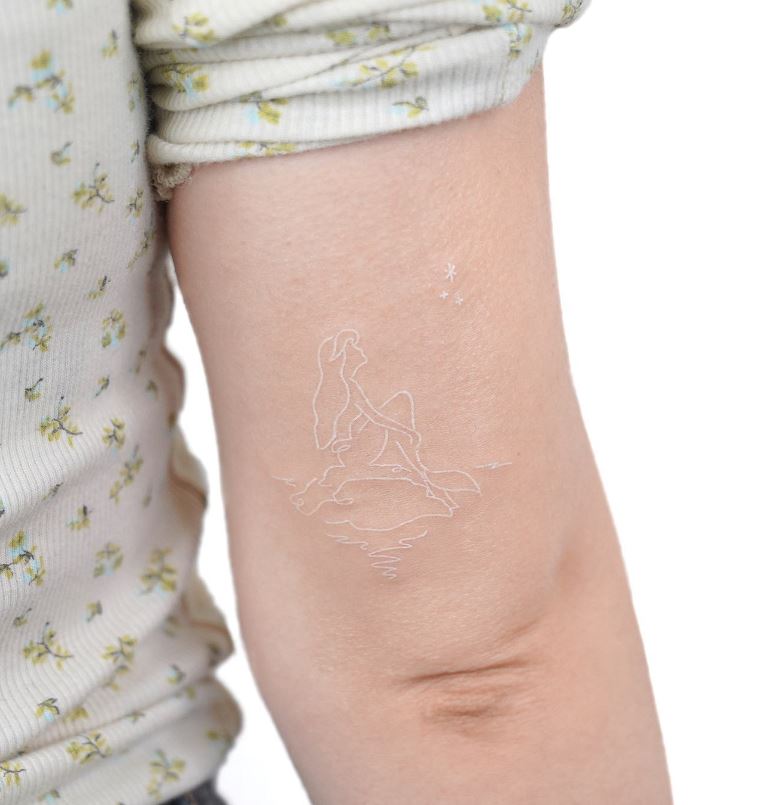  Tatouage Disney La Petite Sirène à L'encre Blanche 