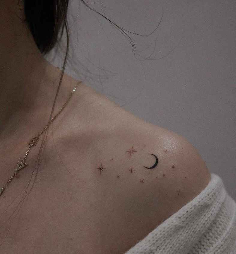 Tatouage Mini Lune Noire Et étoiles