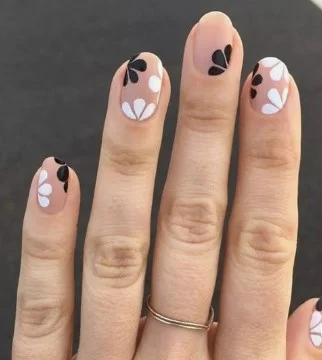 nail Art Noir Et Blanc Fleur