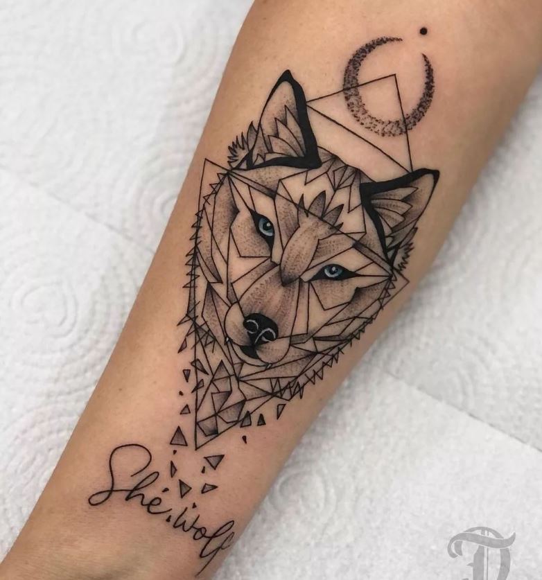 Tatouage De Louve Graphique Et écriture 