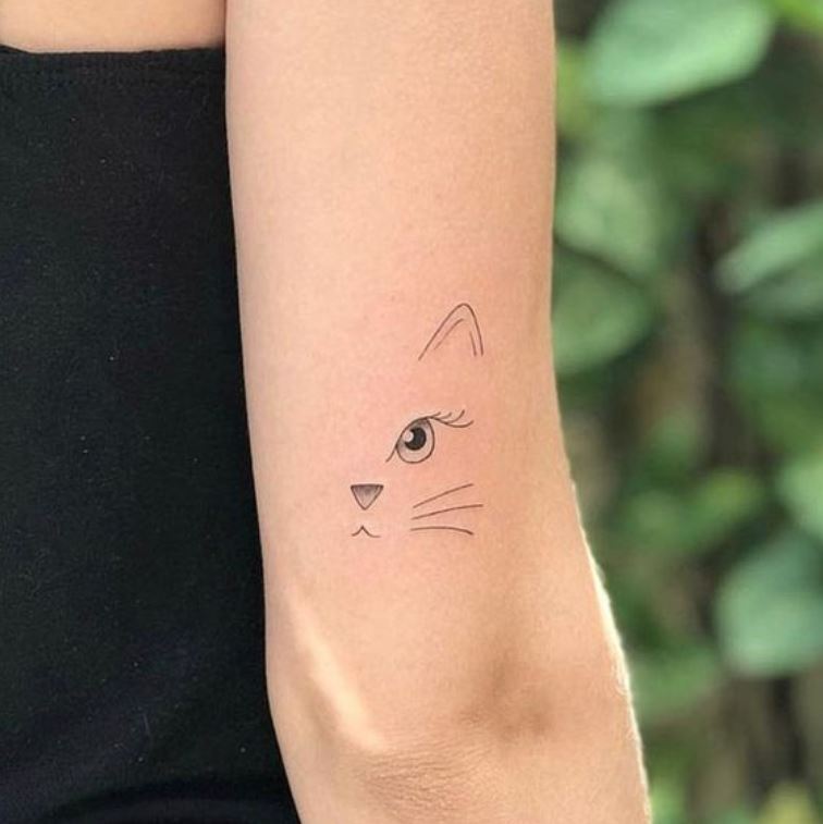 Tatouage Mi Tête De Chat Minimaliste