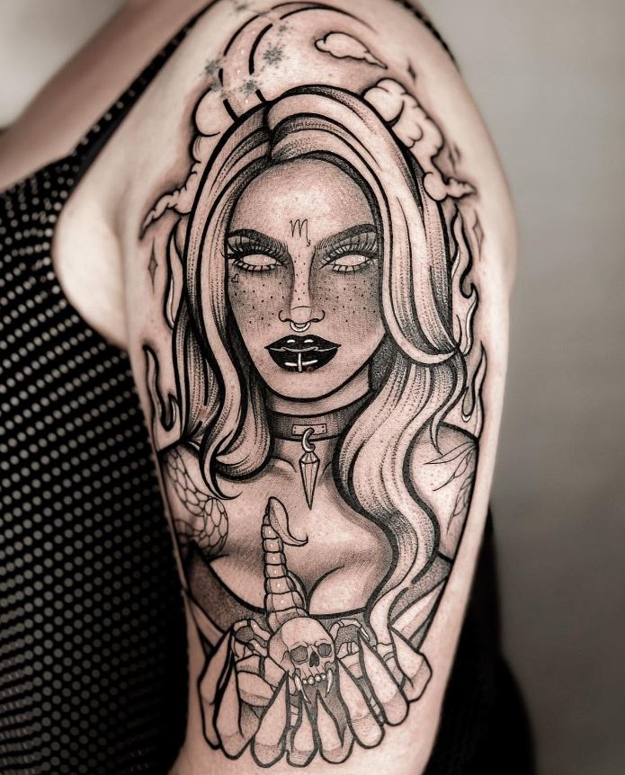 Tatouage Signe Astrologique Scorpion à Crâne Main Femme