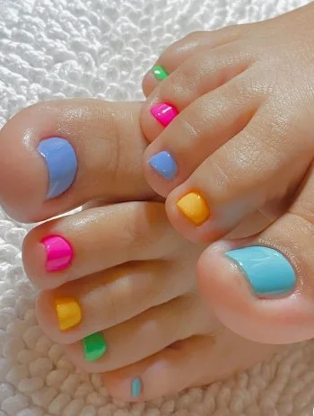 nail Art Pied Multicolore été 