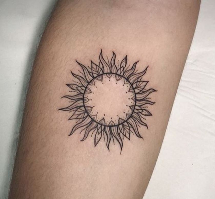 Tatouage Soleil à Feuilles