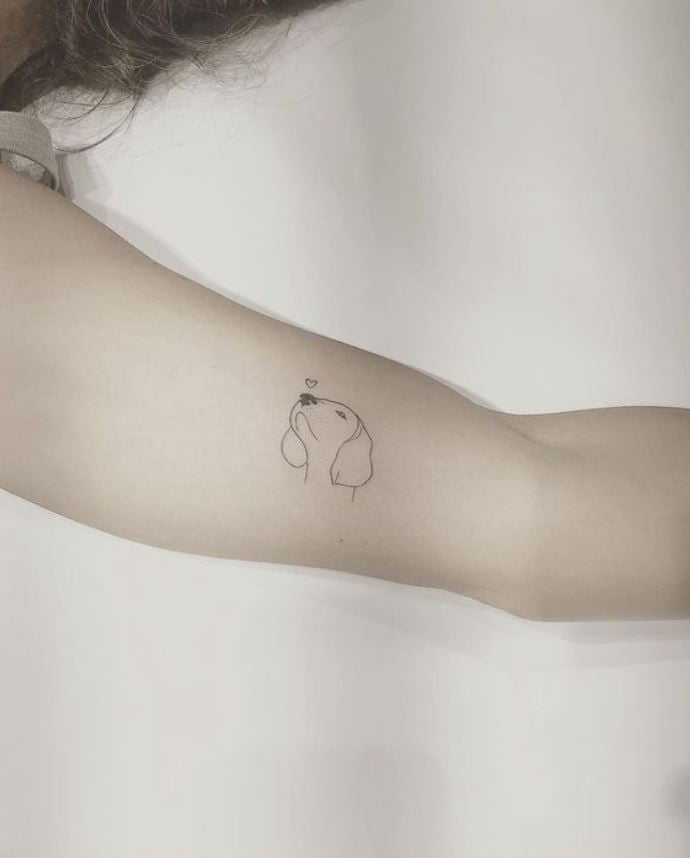 Tatouage Chien Minimaliste Et Coeur Sur Le Bras 