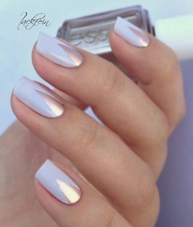 nail Art Blanc Avec Des Triangles Doré
