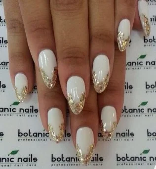 Collection Fashion Nails - Nail art blanc et doré, une touche de simplicité  et élégance ;-) | Facebook