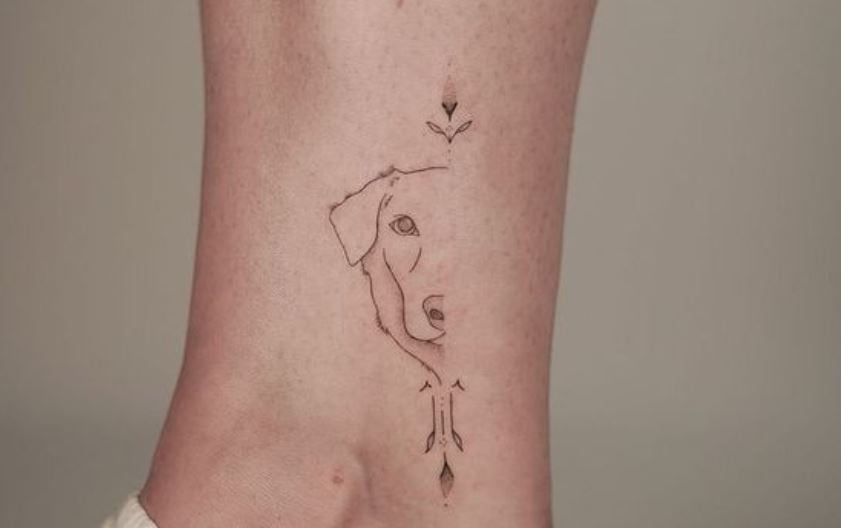 Tatouage Demi Tête De Chien Minimaliste 