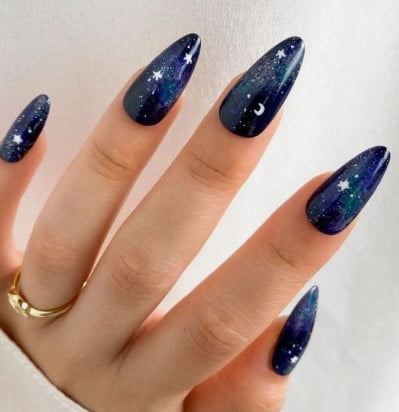 nail Art Bleu Nuit Motif étoile Et Lune