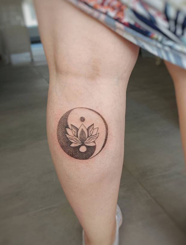 Tatouage Fleur De Lotus Minimaliste Yin Yang 
