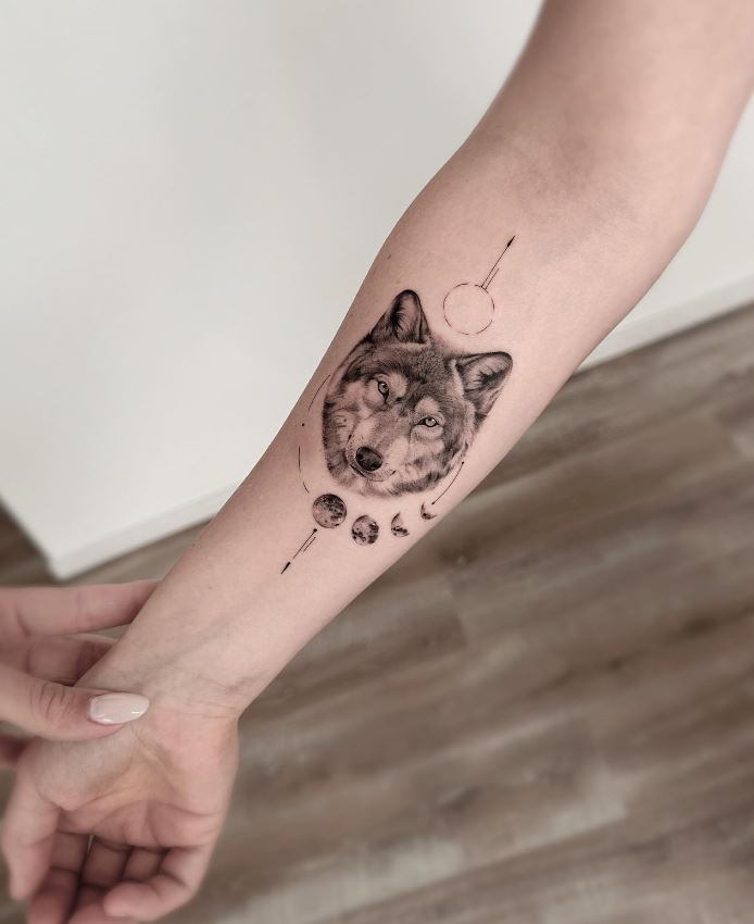 Tatouage Loup Et Phase Lunaire Géométrique 