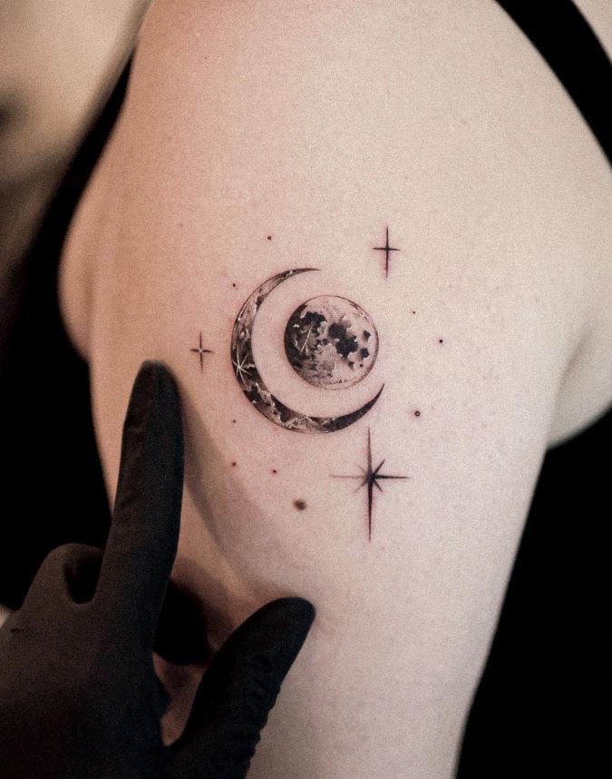  Tatouage Lune Et Astres Sur Le Bras 