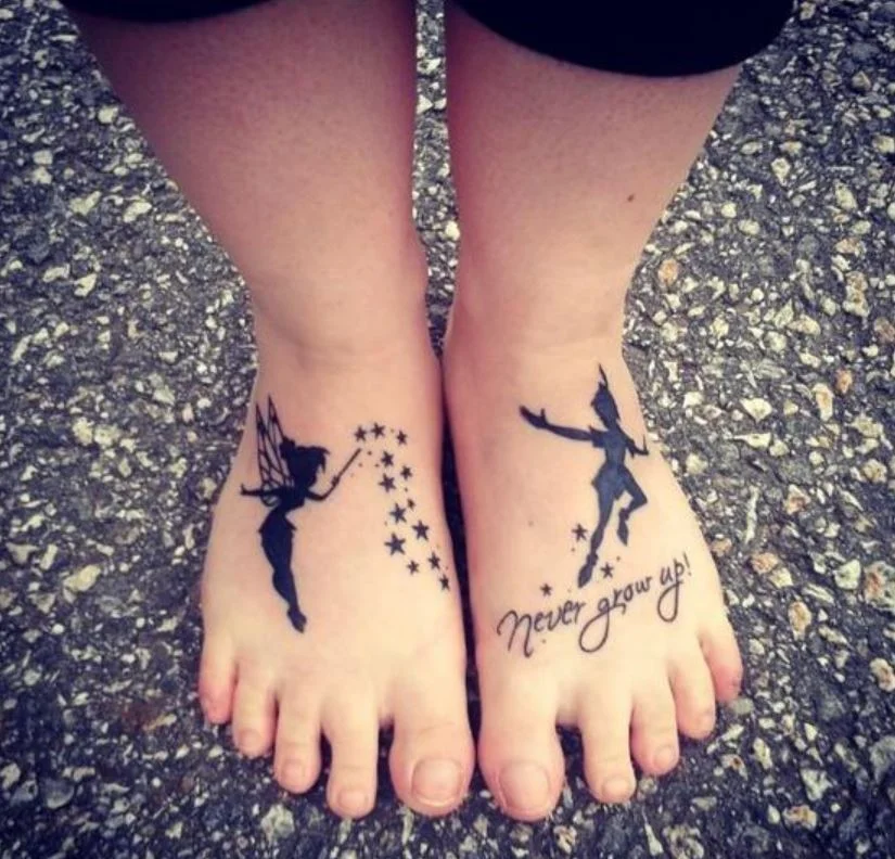 Blacktattoos Disney à Message Sur Les Deux Pieds