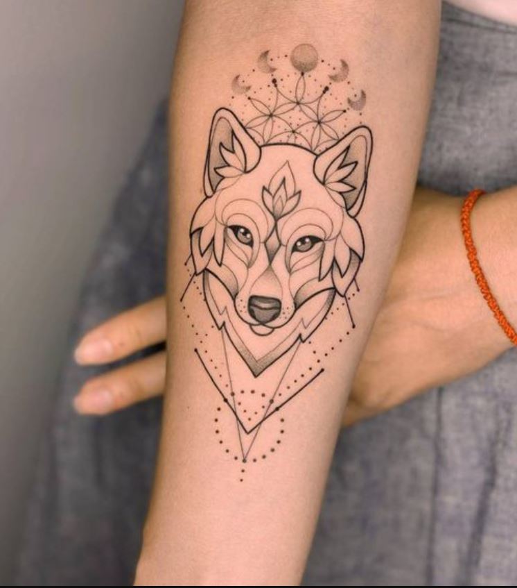 Tatouage De Loup Géométrique Et Phases De Lune 