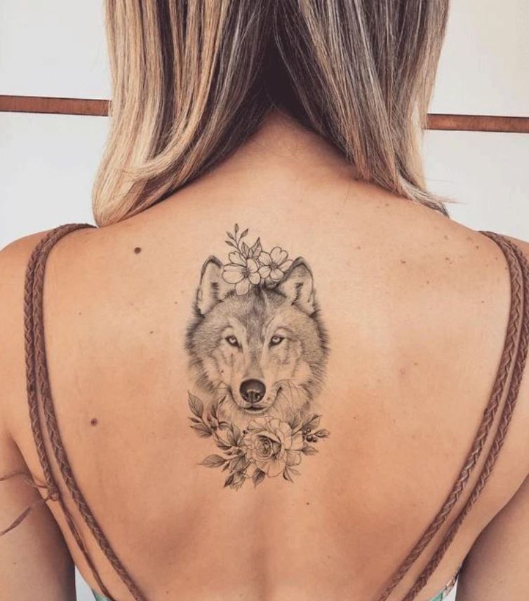 Tatouage De Loup Et Fleurs Sur Le Dos