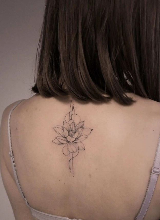 Tatouage Fleur De Lotus Minimaliste Figures Symétriques 