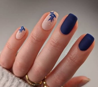 nail Art Avec Une Feuille Bleue