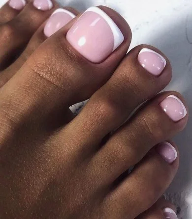 nail Art Avec Une French Sur Les Pieds Pour L été