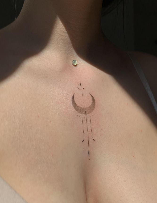 Tatouage Lune Et Petits Traits Fins 