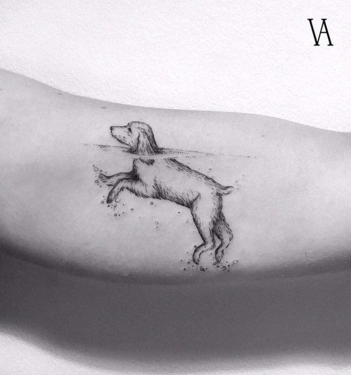 Tatouage Minimaliste Chien En Nage 