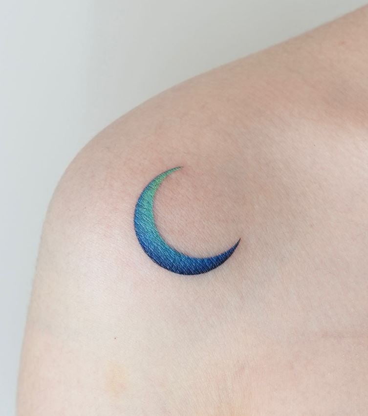 Tatouage Croissant De Lune Bleue 