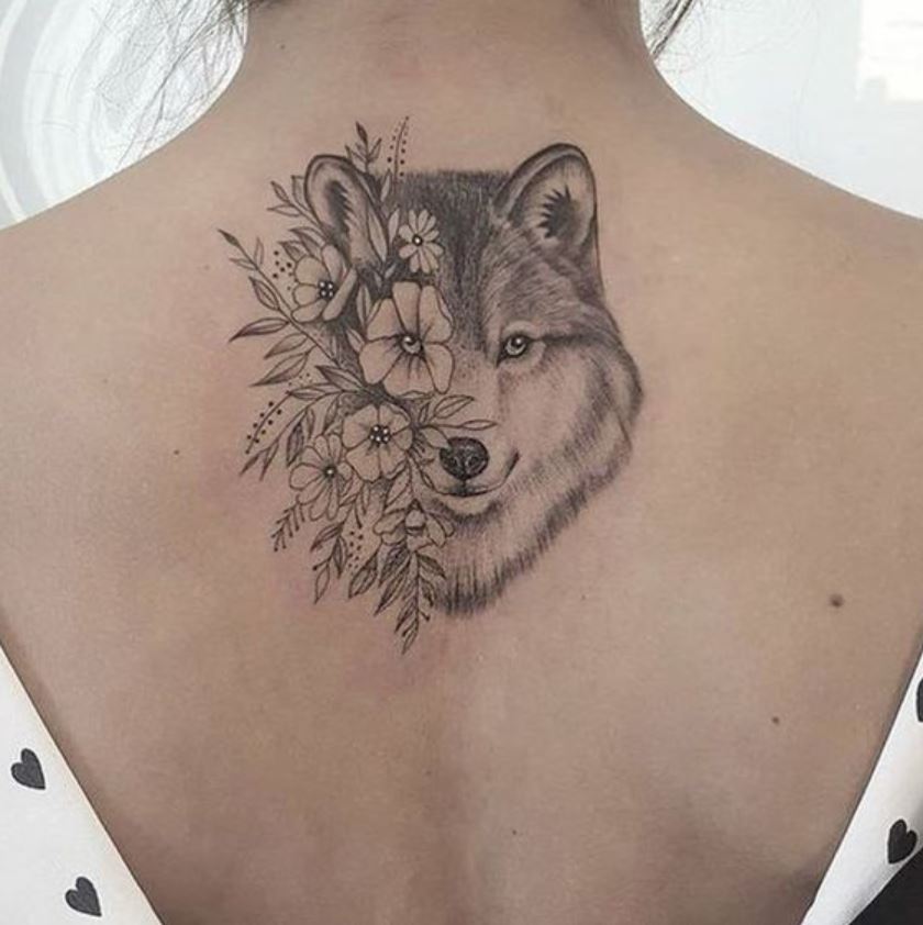 Tatouage De Loup Floral Sur Le Dos 