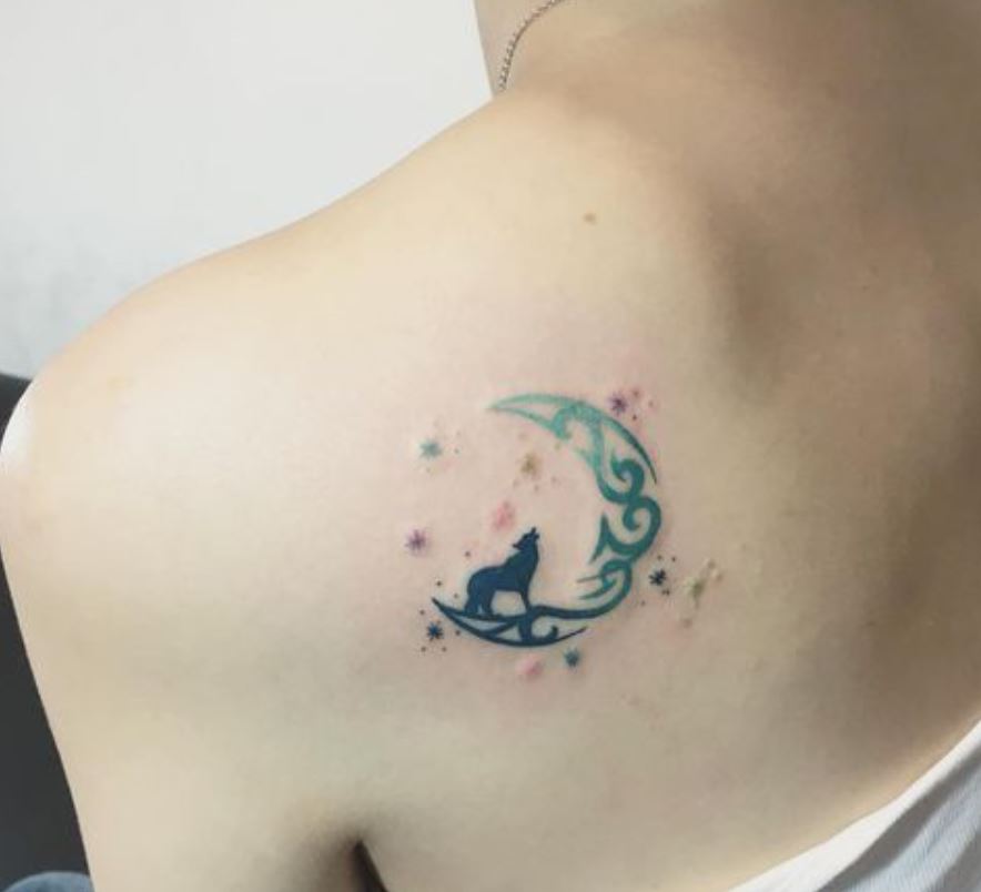 Tatouage Discret De Loup Et Croissant De Lune 