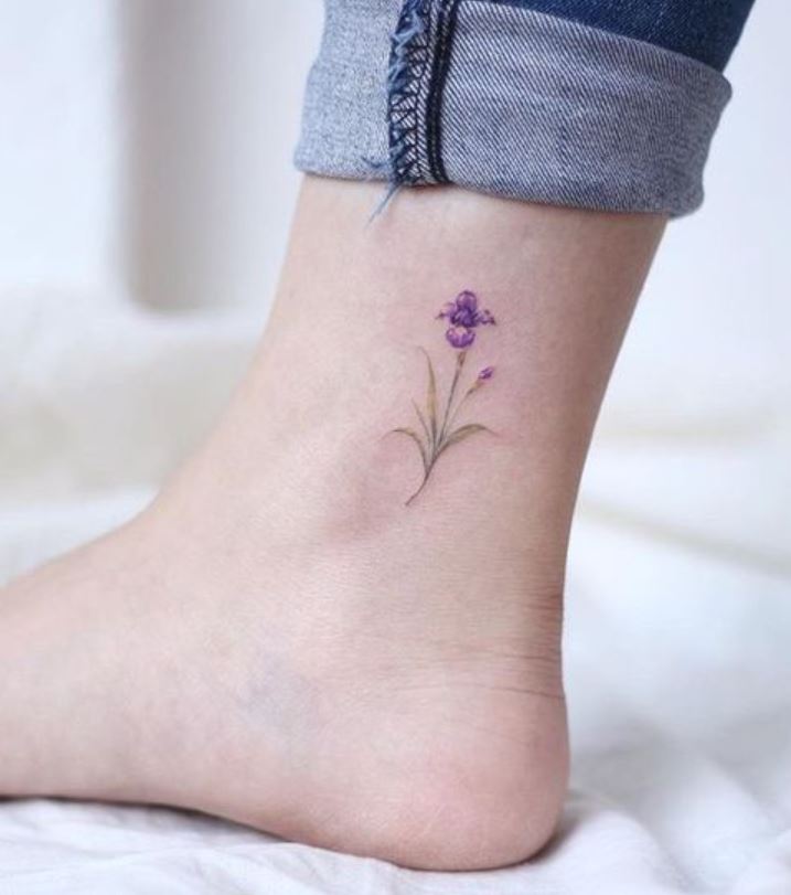 Tatouage Fleur Minimaliste Iris De Février 