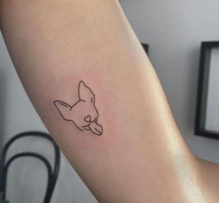 Tatouage Tête De Chien Minimaliste Et Langue 