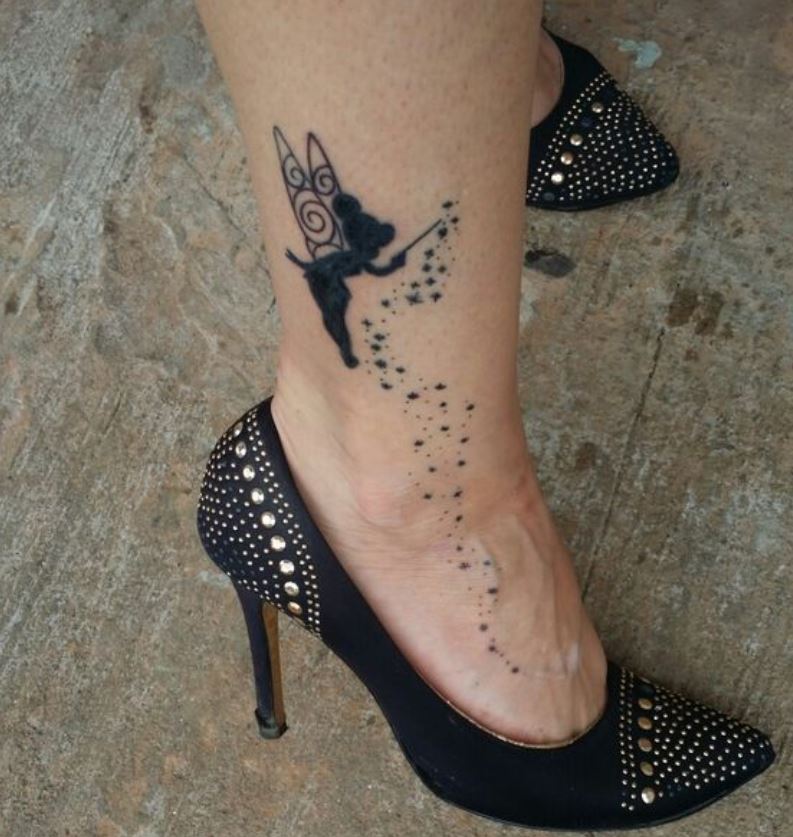 Tatouage Disney Fée Clochette Sur Le Pied 