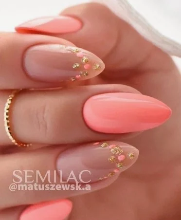 nail Art Rose Saumon Avec Du Doré