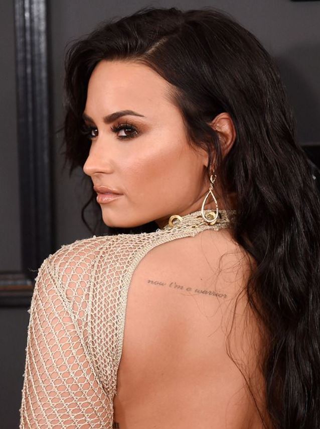 Tatouage Femme Minimaliste Phrase De Prédilection Demi Lovato 
