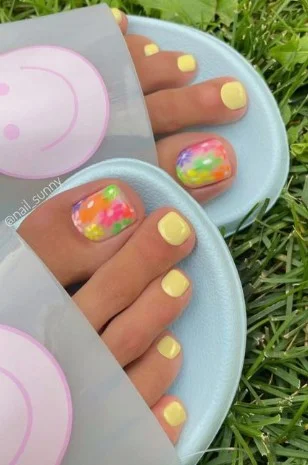 nail Art Pied été Avec Des Motifs Fleurs