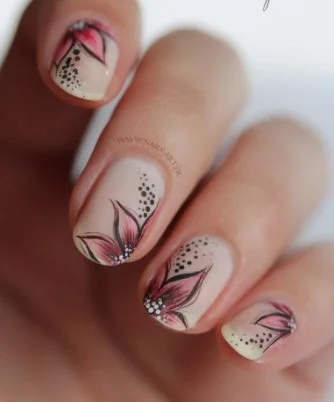 nail Art Au Motif Fleur De Lotus Rose