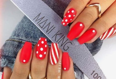 Nail art rouge rayures et pois
