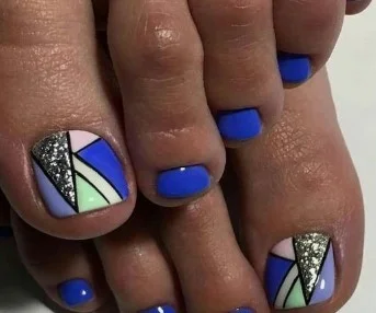 nail Art Pied été Avec Des Motifs Colorés